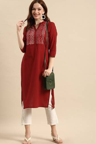Women maroon geometric yoke design cotton kurta