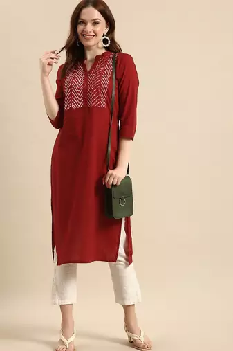 Women maroon geometric yoke design cotton kurta