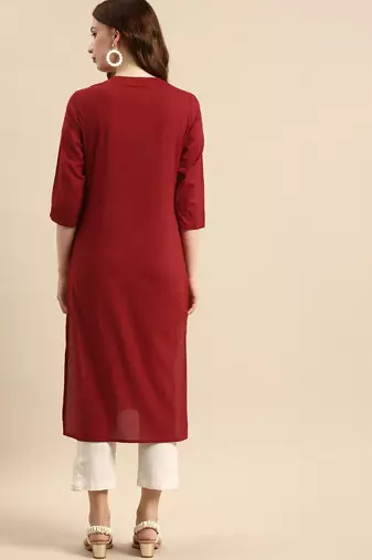 Women maroon geometric yoke design cotton kurta