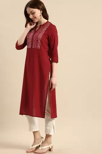 Women maroon geometric yoke design cotton kurta