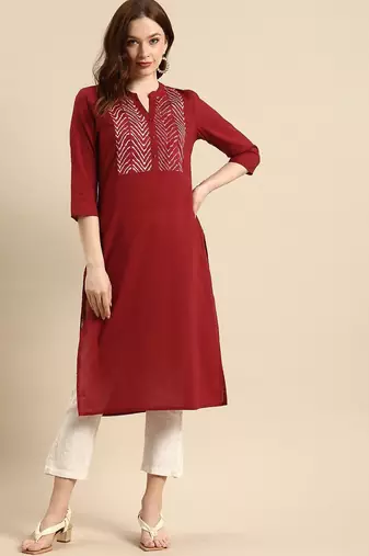 Women maroon geometric yoke design cotton kurta