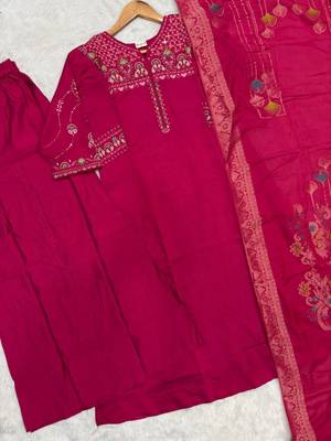 Embroidered rani mango silk kurti, plazo & dupatta set 4