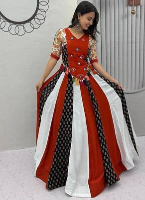 NAVRATRI BLACK-WHITE-RED COTTON SOLID PRINTED FLARED LEHENGA SET 1