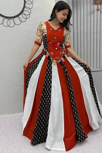 NAVRATRI BLACK-WHITE-RED COTTON SOLID PRINTED FLARED LEHENGA SET