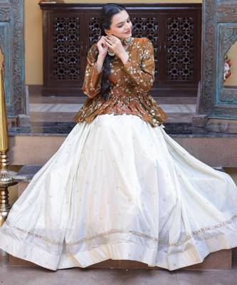 NAVRATRI WHITE-GOLD COSMOS EMBROIDERED ED LEHENGA & BLOUSE 2