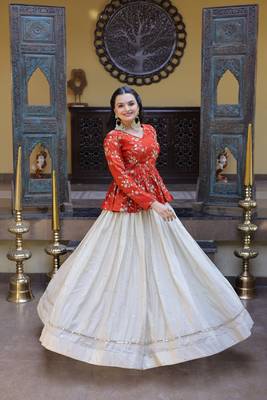 NAVRATRI WHITE-FENTA COSMOS EMBROIDERED ED LEHENGA & BLOUSE 1
