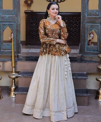 NAVRATRI WHITE-GOLD COSMOS EMBROIDERED ED LEHENGA & BLOUSE 3