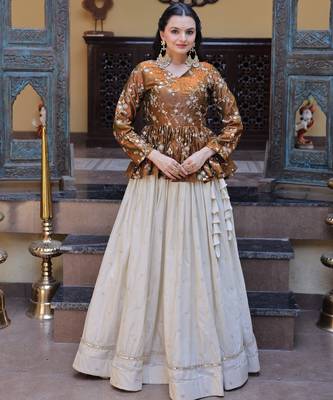 NAVRATRI WHITE-GOLD COSMOS EMBROIDERED ED LEHENGA & BLOUSE 4