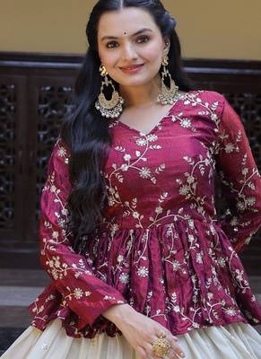 NAVRATRI WHITE-MAGENTA COSMOS EMBROIDERED ED LEHENGA & BLOUSE 2