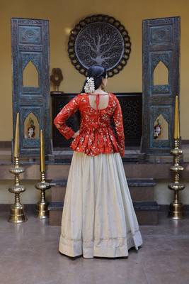 NAVRATRI WHITE-FENTA COSMOS EMBROIDERED ED LEHENGA & BLOUSE 4