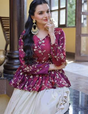 NAVRATRI WHITE-MAGENTA COSMOS EMBROIDERED ED LEHENGA & BLOUSE 3