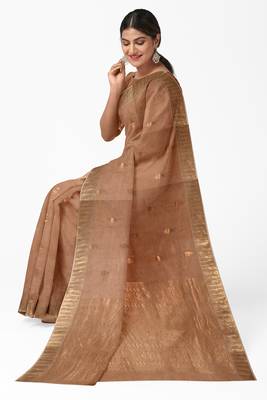 Elegant beige cotton blend saree with gold zari border and butti design 3