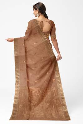 Elegant beige cotton blend saree with gold zari border and butti design 4