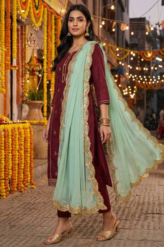 Dyed orgenza dupatta with sequance lace