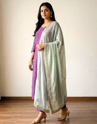 Light green solid colour orgenza silk fabric thred embrodery dupatta 3
