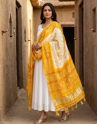 Pure gajji silk bandhani digital print dupatta with lagdi patta pallu with handwork (wedding special) 1