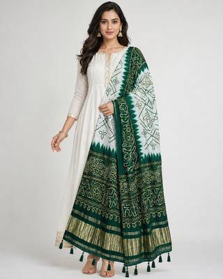 Pure gajji silk bandhani digital print dupatta with lagdi patta pallu with handwork (wedding special) 1