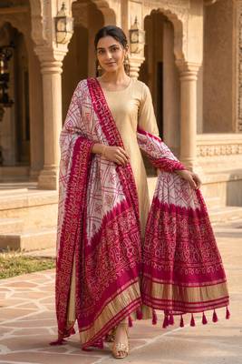 Pure gajji silk bandhani digital print dupatta with lagdi patta pallu with handwork (wedding special) 1