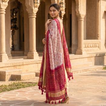 Pure gajji silk bandhani digital print dupatta with lagdi patta pallu with handwork (wedding special) 3