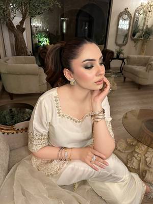 Cream chinon silk embroidery kurta palazzo set with organza dupatta 4