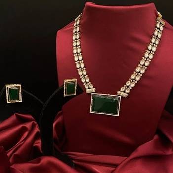 Samrajni emerald long necklace 1