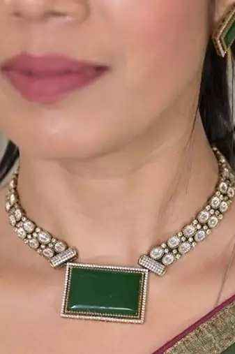 Samrajni emerald long necklace