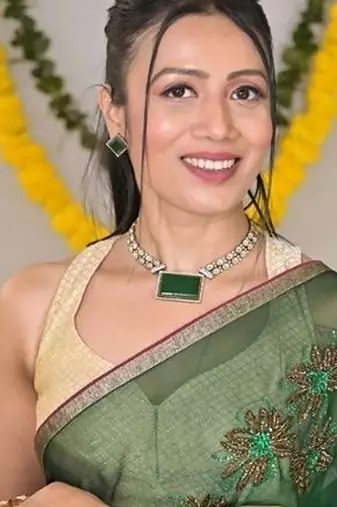 Samrajni emerald long necklace