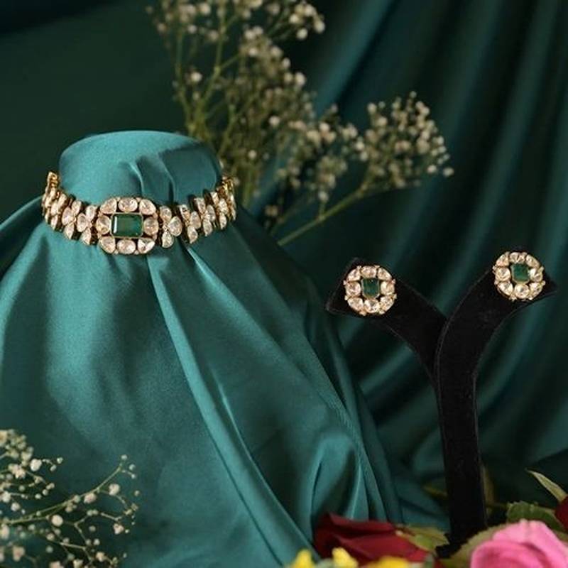 Ratna royal mossanite green golden choker necklace