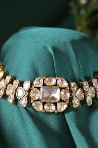 Ratna royal mossanite golden choker necklace