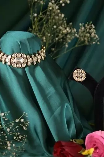 Ratna royal mossanite golden choker necklace