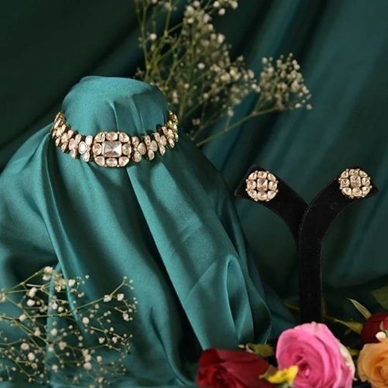 Ratna royal mossanite golden choker necklace