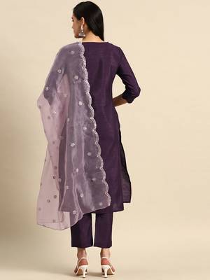 women regular kurta with trousers & dupatta 2