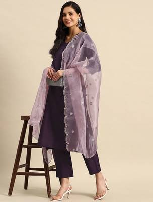 women regular kurta with trousers & dupatta 3