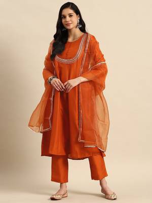 women ethnic motifs embroidered mirror work silk crepe kurta with trousers & dupatta 3