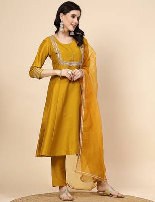 women burgundy yoke design a-line kurta and trousers with dupatta 4