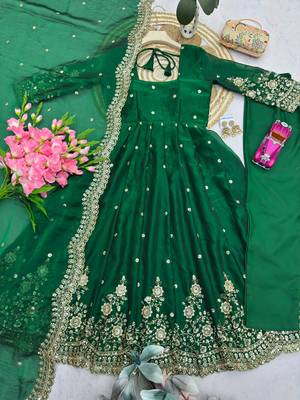 Dark-green silk blend embroidered flared gown set 2