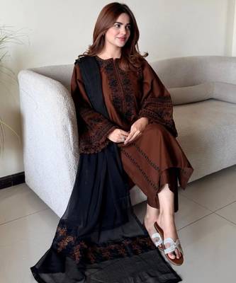 Brown silk blend embroidered kurta set 1