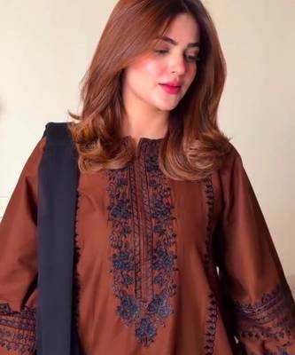 Brown silk blend embroidered kurta set 2