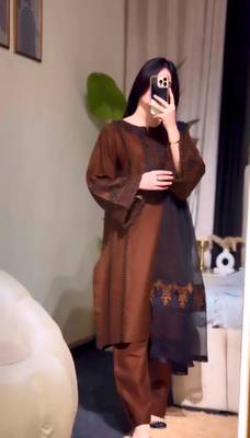 Brown silk blend embroidered kurta set 3