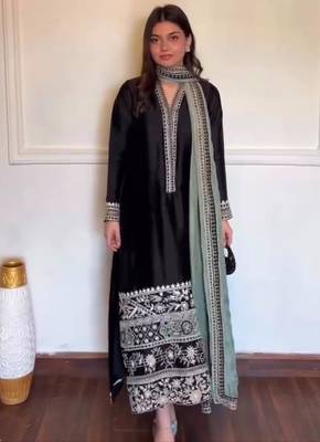Black silk blend embroidered kurta set 1