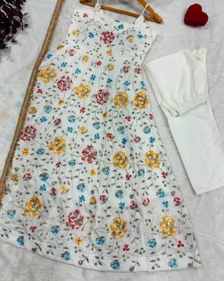 Off-white silk blend embroidered flared gown set 3