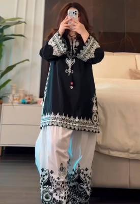 Black silk blend embroidered farshi salwar set 2
