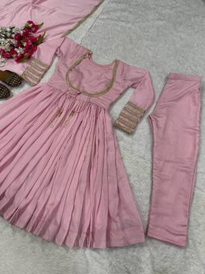 Pink silk blend embroidered anarkali set 4