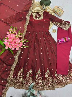 Maroon silk blend embroidered flared gown set 2