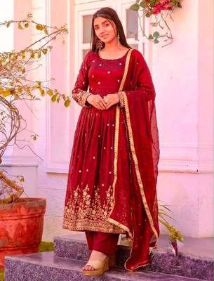 Red silk blend embroidered flared gown set 1