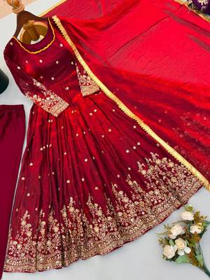 Red silk blend embroidered flared gown set 4