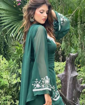 Green georgette kurta palazzo set with dupatta 4