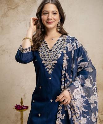 Navy blue roman straight kurta pant set with printed dupatta 2
