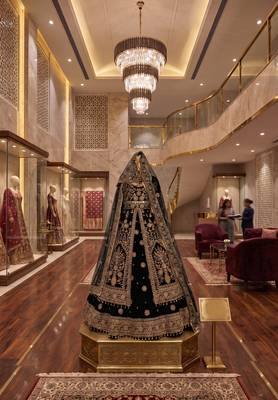 DESIGNER BRIDAL WEDDING WEAR BLACK VELVET SALWAR SUIT LEHENGA COLLECTION FULL STITCHED SIZE 3