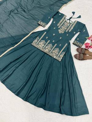 Women's teal blue embroidered kurta lehenga set with chanderi silk dupatta 5